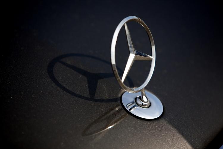 tilbudspris. En mand købte i 2006 en Mercedes Benz for 1,6 millioner kroner - nu kræver skat 1,3 millioner i registreringsafgift, som han ikke betalte dengang. 