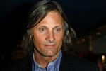 fodboldfan. Amertikanske  Viggo Mortensen med de danske aner er stor fodboldelsker og Real Madrid-fan. Men også kritisk over for Kongeklubben. 