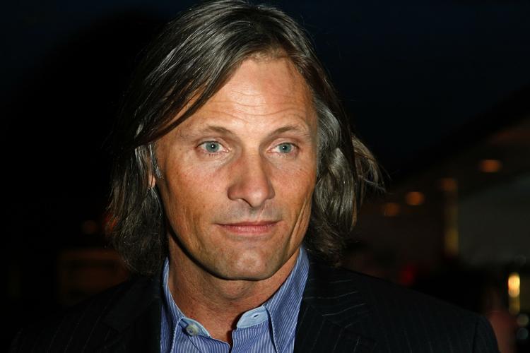 fodboldfan. Amertikanske  Viggo Mortensen med de danske aner er stor fodboldelsker og Real Madrid-fan. Men også kritisk over for Kongeklubben. 