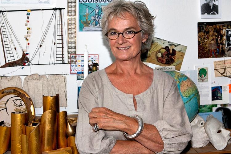 Farverig. Nina Schiøttz tryller scenografier frem til de danske teaterscener, og det er især med farver og linjer, hun opererer. Foto: Brita Fogsgaard 