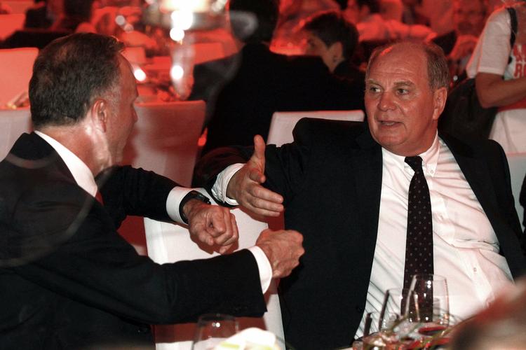 CHEFERNE. To tidligere tyske landsholdsstjerner, Karl-Heinz Rummenigge og Uli Hoeness, er nu med i Bayern Münchens topledelse. 