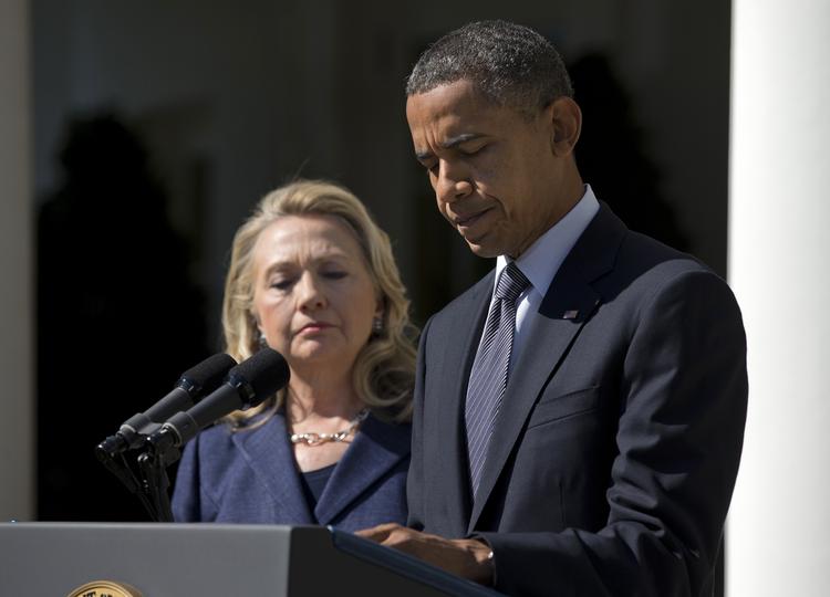 Fordømmelse. USA's præsident, Barack Obama, havde sin udenrigsminister, Hillary Clinton, ved sin side, da han for kort tid siden holdt tale foran Det Hvide Hus. 