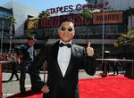 Fænomen. PSY optrådte i sidste uge  til MTV Awards i Staples Center i Los Angeles. Han har også lært Britney Spears, hvordan man laver de karakteristiske 'Gangnam Style'-dansetrin. 