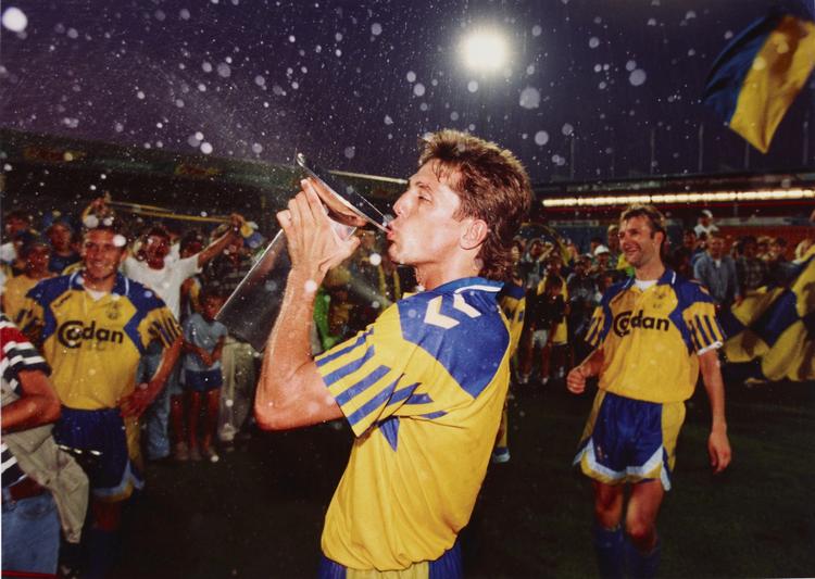 morads. Det føles som meget længe siden, at Brøndby har kunnet fejre store titler. Og det kommer nok til at vare længe, før det igen sker, oven på klubbens fejlvurderinger i feriepengesagen. 