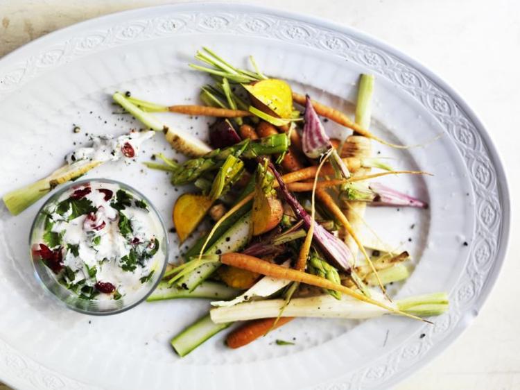 Sunde snacks. Lad gæsterne varme op med et fad lækre, grøntsager. 