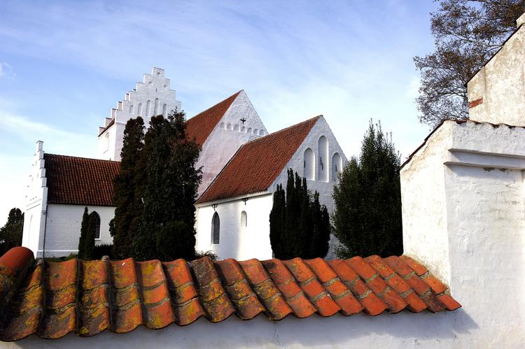 Gejstligt. Folkekirken er landets mest rummelige og mindst fundamentalistiske fællesskab, skriver tre præster. 