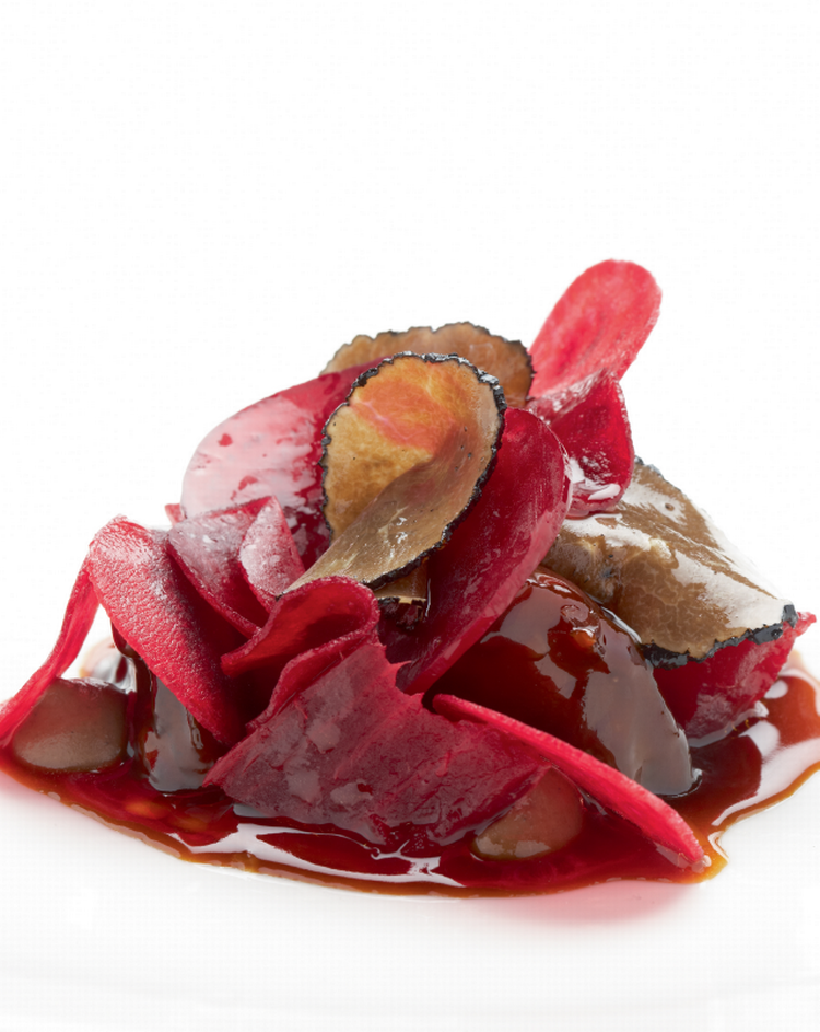 Rødt. Denne smukke ret kan med fordel laves nu, hvor rødbederne er i sæson. 