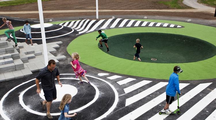KRAFTCENTER. Løbeskåle og forhøjninger er det centrale konditionsopbyggende 'torv' i nybyggeri ved Skanderborg. 