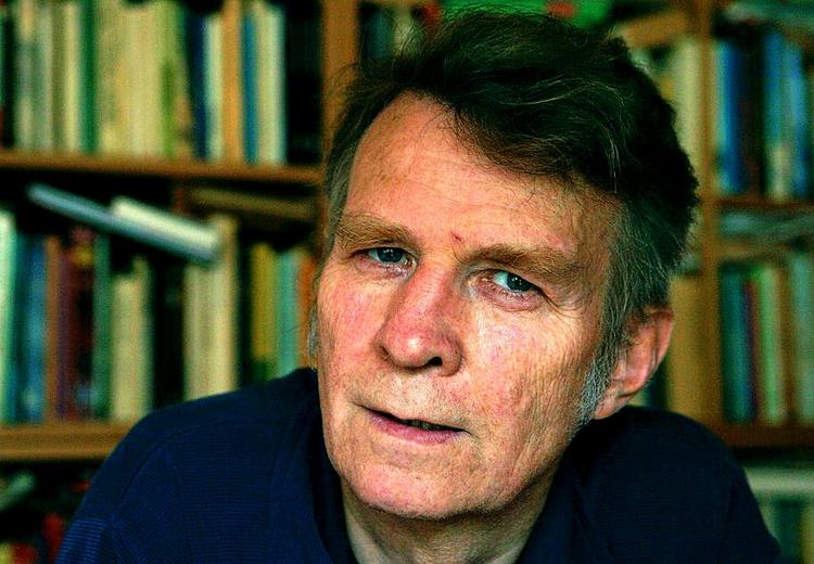 Forfatter. Arthur Krasilnikoff efterlader sig sin kone og to sønner samt et hav af litteratur. 