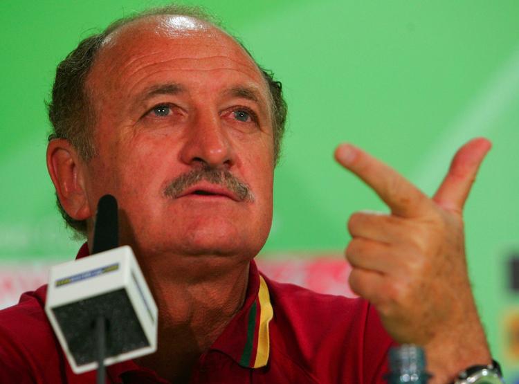 andenplads. I sine fem år som portugisisk træner var andenpladsen ved EM på hjemmebane det bedste resultat for Luis Felipe Scolari. 