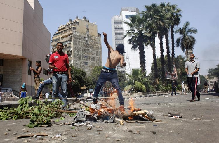 Optøjer. Der er fortsat uro på Tahrir-pladsen, men ikke så intenst som de øvrige dage. Stemningen er dog anspændt, siger politiken.dk's udsendte fra Kairo. 