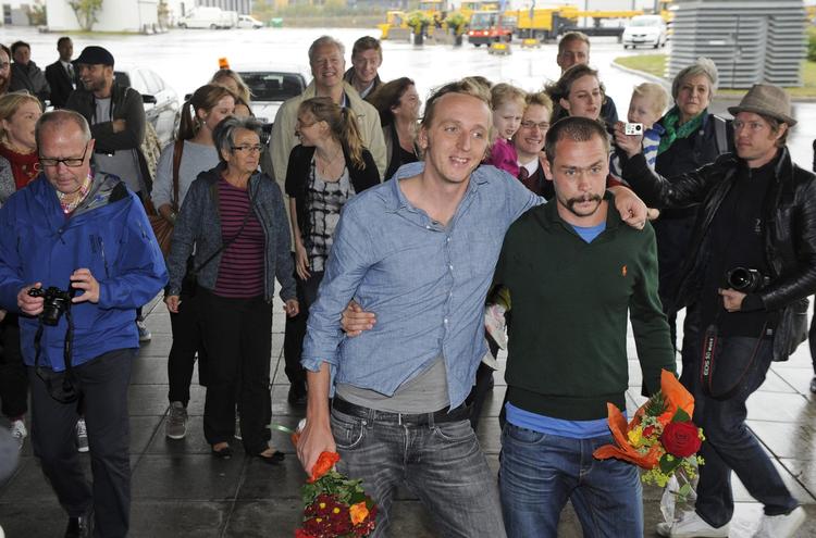 Hjemme. Den svenske journalist Martin Schibbye (tv.) og fotografen Johan Persson har fået svensk jord under fødderne igen. 