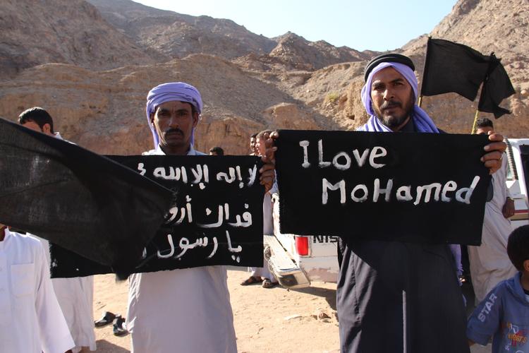 Flere arabiske lande har i dag oplevet voldsomme protester mod en amerikansk produceret film, der omtaler profeten Muhammed som en svindler og en kvindebedårer. 