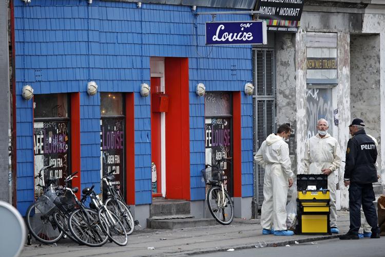 Efterforskning. En person er død og en håndfuld såret efter et masseslagsmål på Nørrebro lørdag morgen. 