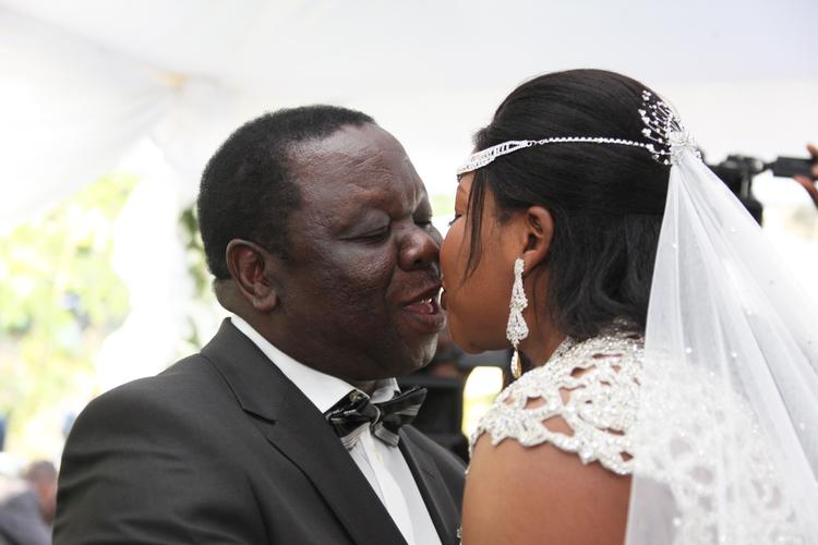60-årige Tsvangirai har giftet sig med 35-årige Elizabeth Macheka. 