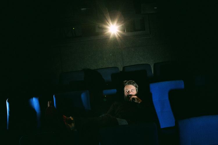 søgende. De føleleser, der raser i teenage- årene, er  universelle,  mener Kaspar Munk: »Laura i  filmen er en  karakter båret af en længsel mod noget, hun ikke kan definere.  Det kan jeg  genkende«. 