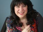Husmor? E. L. James beskrives i alverdens artikler som en genert midaldrende husmor, der er blevet verdens bedst sælgende forfatter med erotiske trilogi 'Fifty Shades'. 