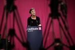 front. »Vi fordømmer ikke hele islam. Vi - kristne, jøder, muslimer og ikke-troende - må og skal danne en fælles front mod den ekstremistiske galskab«, har Margrethe Vestager fortalt det radikale landsmøde i Nyborg. 