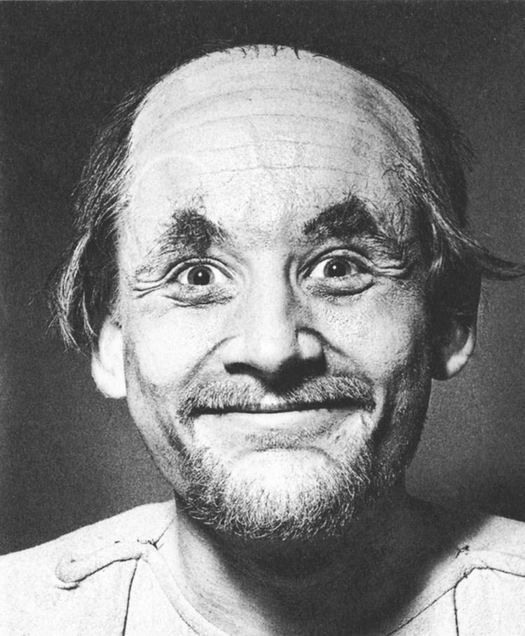 Spiller. Preben Harris som en af håndværkerne i  Shakespeares 'En skærsommernatsdrøm'.  Foto: Fra bogen 