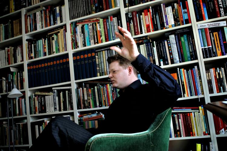 Fantast. Benni Bødker har for en periode lagt vampyrerne på boghylden for at hellige sig sørøvernes univers. 