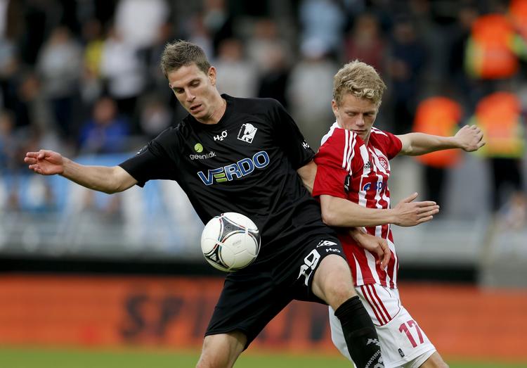 debutant. Mod AaB fik Jonas Borring debut for sin fjerde klub, efter at have spillet for B 1913, OB og FC Midtjylland. 