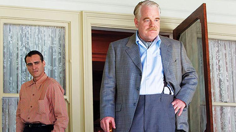 Forveksling. Philip Seymour Hoffmann (th.) og Joaquin Phoenix (tv.) i Paul Thomas Andersons 'The Master'. Ikke at forveksle med Paul W.S. Andersons 'Resident Evil: Retribution', 