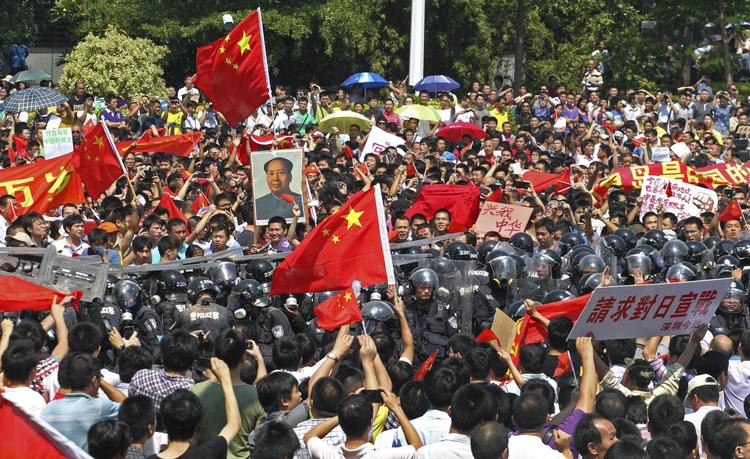 Vrede. Tusindvis af demonstranter gik i weekenden på gaden i Kina i protest mod Japans opkøb af de omstridte øer. 