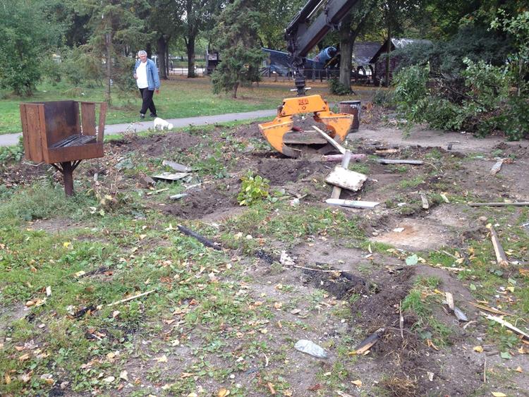 HASHBULE. Sporene efter 'Sumpen' fjernes fra Nørrebroparken. 