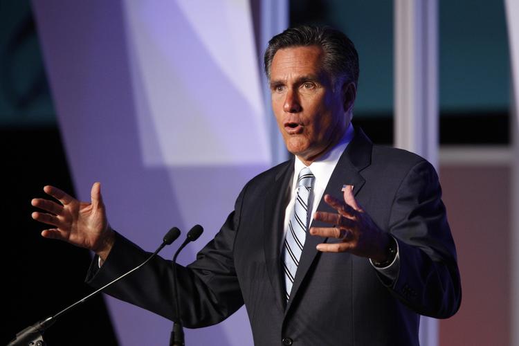 Presset. Mitt Romney har været i hård modvind, siden en video i aftes blev offentliggjort på amerikanske netaviser. På videoen, som er optaget med skjult kamera, kommer Romney med en række kontroversielle udtalelser om Obamas vælgere. Billedet her er fra Romneys tale til det latinamerikanske handelskammer i går. 