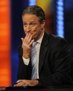 Live. Jon Stewart fra The Daily Show går i clich med den konservative Bill O'Reilly fra Fox i en 90-minutter lang debat, der kopierer formen fra præsidentvalgene. 