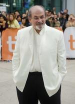 1988. Fatwaen mod Rushdie blev oprindeligt udstedt efter udgivelsen af romanen 'De sataniske vers'. 