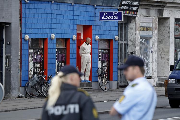EFTERFORSKNING. Politiet havde kriminalteknikere på gerningsstedet i lørdags umiddelbart efter knivdraget på en ghanesisk mand på Nørrebro. 