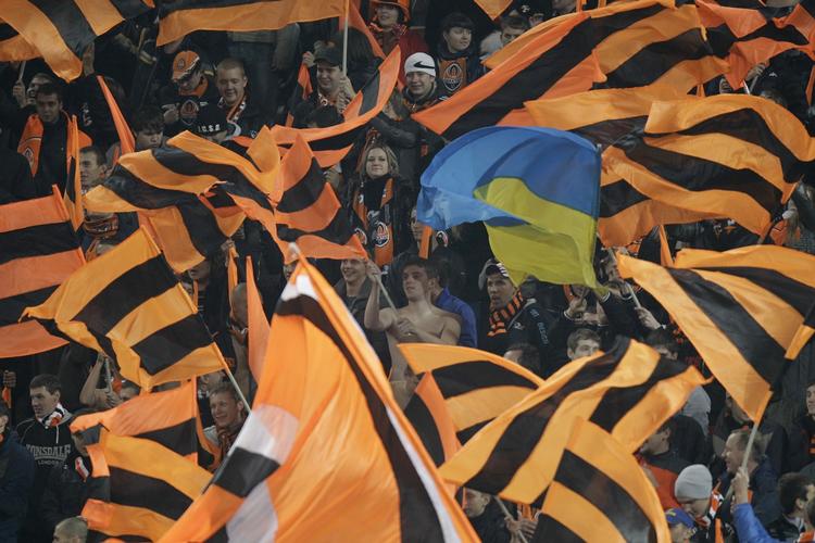Fyldt. Der er som regel altid 50.000 på plads, når mandskabet fra minebyen går på banen hjemme i Donetsk. 