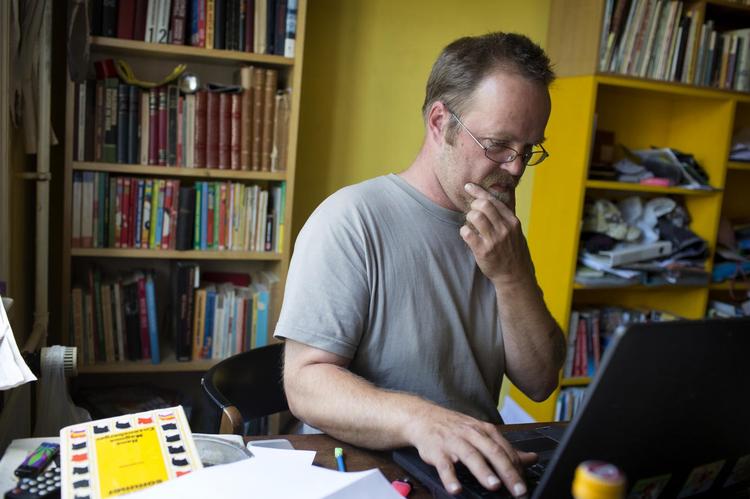 Kontanthjælp. Robert Jensen har lagt sig ud med mange den seneste tid bl.a. formanden for Dansk Socialrådgiverforening, Bettina Post. 