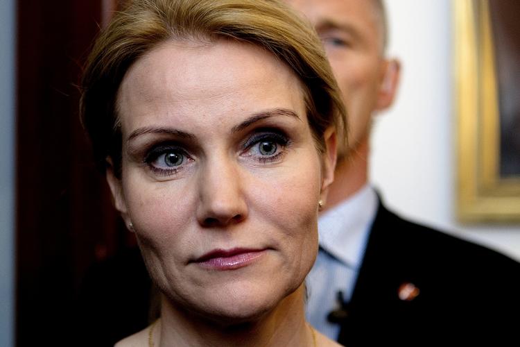 kendskab. Helle Thorning-Schmidt har ingen kommentarer til formandsvalget i SF, men siger, at hun kender Annette Vilhelmsen. 