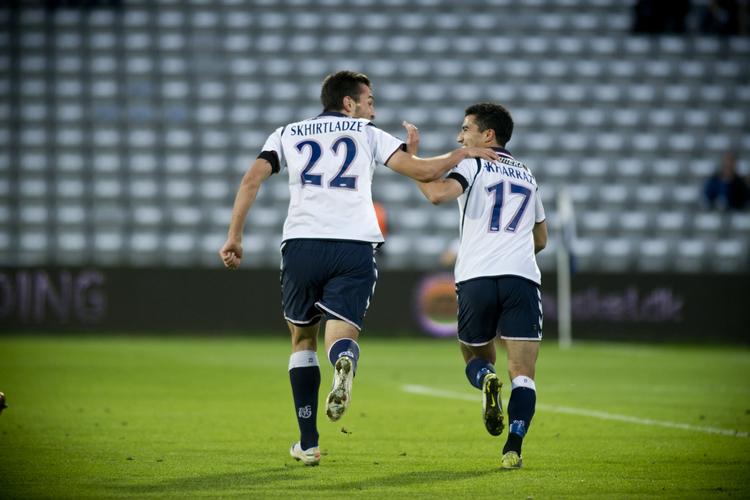 Kontrast. På grønsværen imponerer AGF'erne i øjeblikket. Mandag blev det til en 3-2-sejr over FCM. 