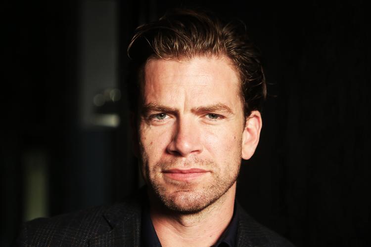 Nikolaj Lie Kaas spiller Mathias Borch, ansat i PET's efterretning for national sikkerhed og fra samme årgang på politiskolen som Sarah Lund. 