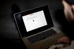 Sikkerhed. Selv om Microsofts nedtoner faren ved at bruge Internet Explorer, advarer en ekspert mod at bruge programmet. 