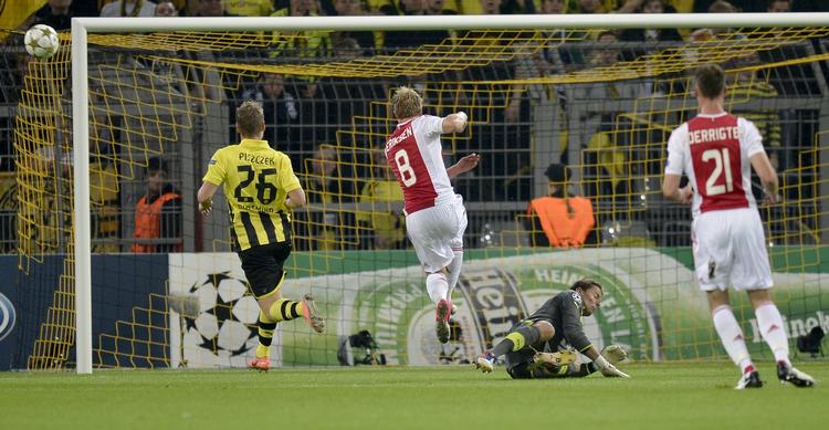 brændt. Christian Eriksen brænder en stor chance til Ajax i første halvleg af kampen mod Dortmund. 