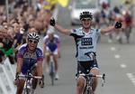 hoftebrud. Team Saxo Banks klassikerhåb, Nick Nuyens, er ude af spillet en rum tid efter et voldsomt styrt. 
