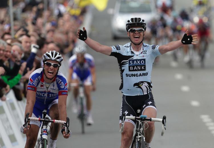 hoftebrud. Team Saxo Banks klassikerhåb, Nick Nuyens, er ude af spillet en rum tid efter et voldsomt styrt. 