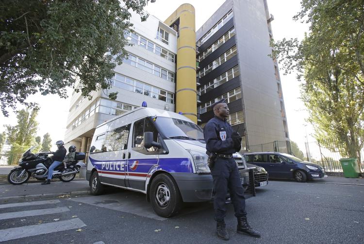 POLITIOPBUD. Sikkerheden ved magasinet Charlie Hebdos redaktionskontor i Paris er skærpet, efter bladet har udgivet nye satiriske tegninger af islam-profeten i dag. 