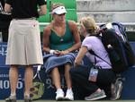 Exit. Efter lidt rådgivning fra WTA-lægerne besluttede Kirilenko at trække sig fra Korea Open. 