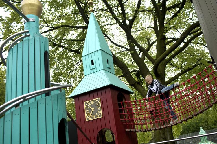 Officielt. Fælledparkens nye legeplads er for længst taget i brug. Lørdag festes der for, at hele den omfattende renovering af parken er afsluttet. 