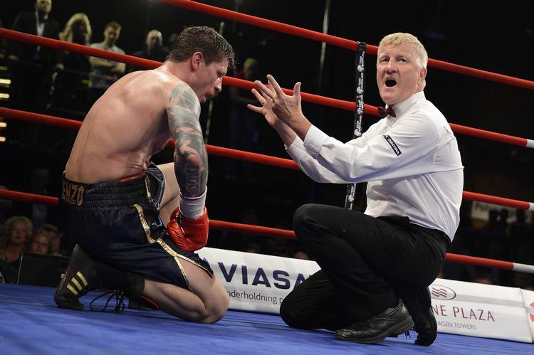 Generationskamp. 39-årige Mads Larsen tabte i juni til den 18 år yngre brite Luke Blackledge. 