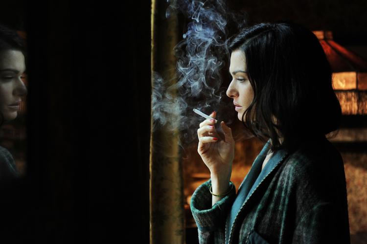 Endelig.  Rachel Weisz  folder hele sit  skuespiltalent ud. 