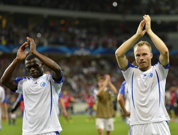 Generationskløft. Lars Jacobsen (t.h.) og Igor Vetokele har hjemme i hver sin ende af FCK-hierarkiet. 