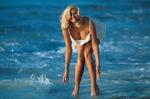 Playmate. Anna Nicole Smith ses her i en af sine utallige fotoserier for 'Playboy'. 