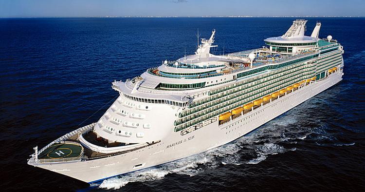 KURSÆNDRING. Mariner of the Seas fra selskabet Royal Caribbean skulle efter planen lægge til i egyptiske Alexandria i aften, men har på grund af uro ændret destination til Sicilien og Malta. 