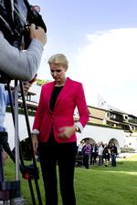 Nyhed. En journalist spurgte forleden et udvalg af socialdemokrater, om de ikke syntes, at Helle Thorning skulle gå af som statsminister, hvis meningsmålingerne ikke blev bedre. 